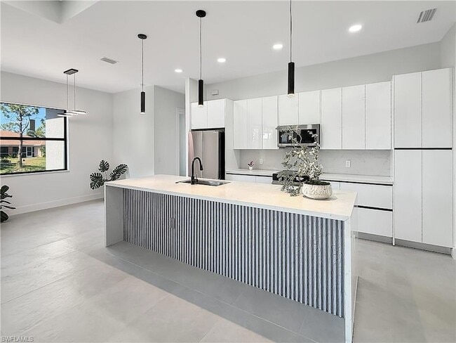 Photo - 2206 NE 35th Ln