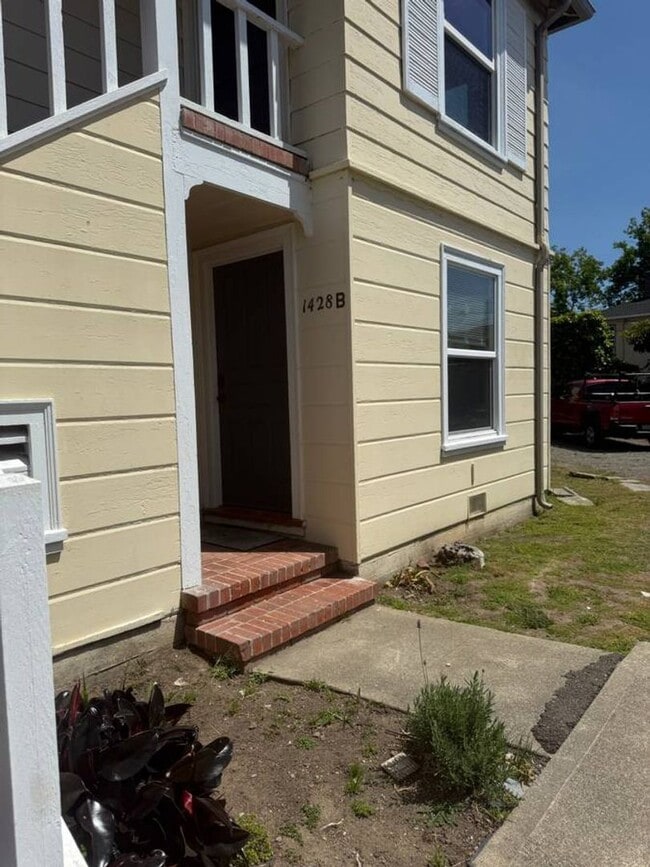 Photo - 1br - 700ft2 - Charming 8-unit apartment building. Walk to N. Berkeley BART Unit 1428B