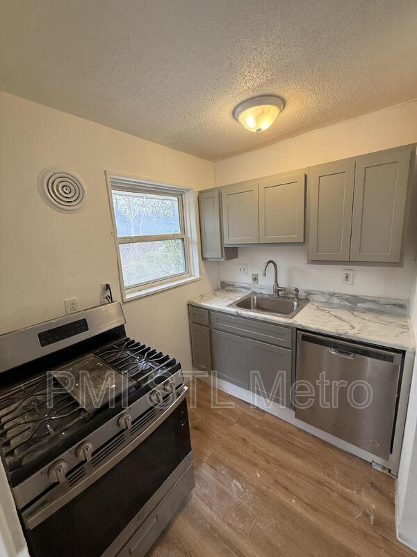 Photo - 5633 Parchester Dr