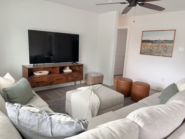 Photo - 601 W 4th St Unidad ID1223260P