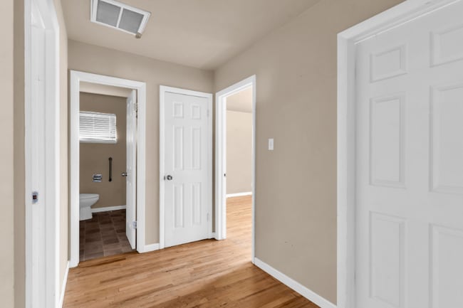 Photo - 2200 Fowler St