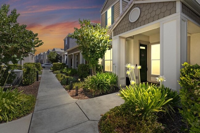 Photo - 3 Bed 2.5 Ba 2 Car Garage with solar!