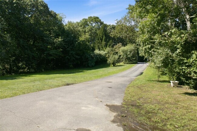 37 Seabury Dr