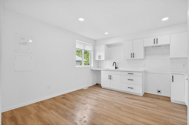 Photo - 12714-12772 72 St NW Unit MAIN 12716