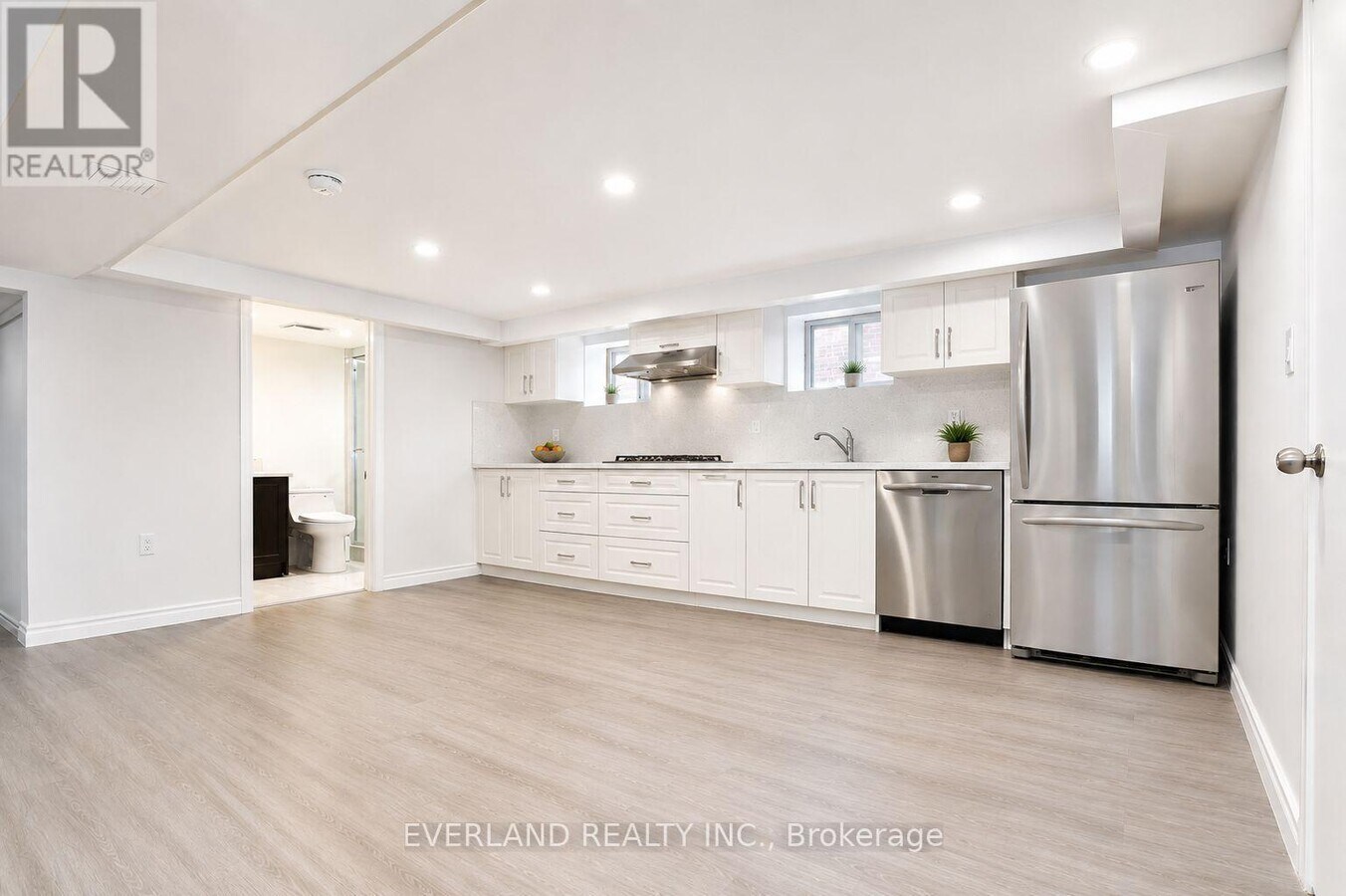 Photo - 1751 Bayview Ave
