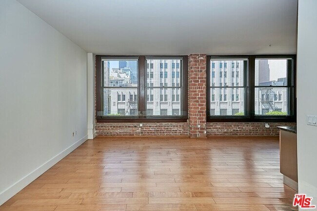 Photo - 460 S Spring St Unidad 501 Rental