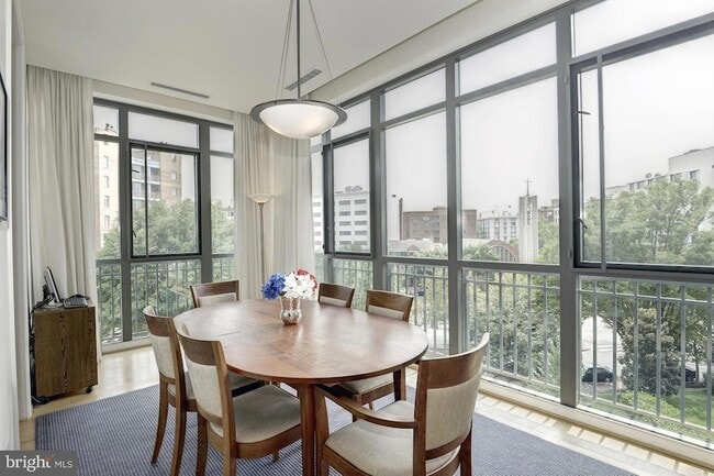 Photo - 2425 L St NW Unidad 415