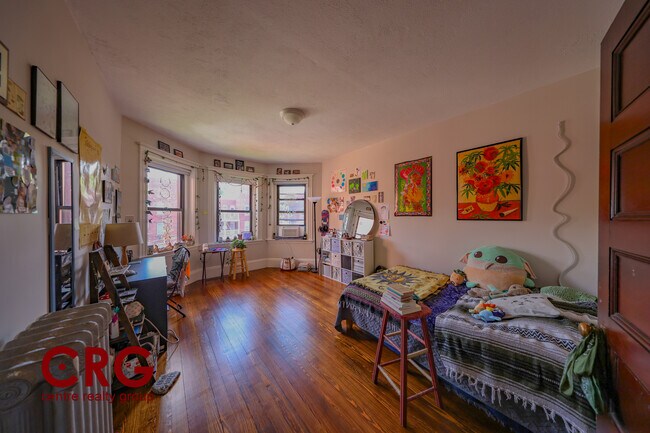 Building Photo - 1855 Beacon St Unit 2 Rental