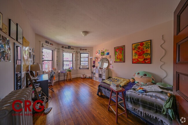 Building Photo - 1855 Beacon St Unit 2 Rental