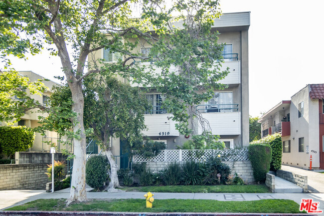 Building Photo - 4319 Dixie Canyon Ave Unit 1 Rental