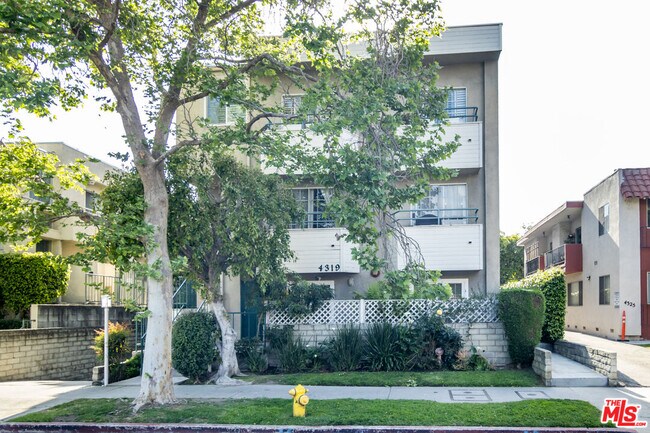 Photo - 4319 Dixie Canyon Ave Unidad 1 Rental