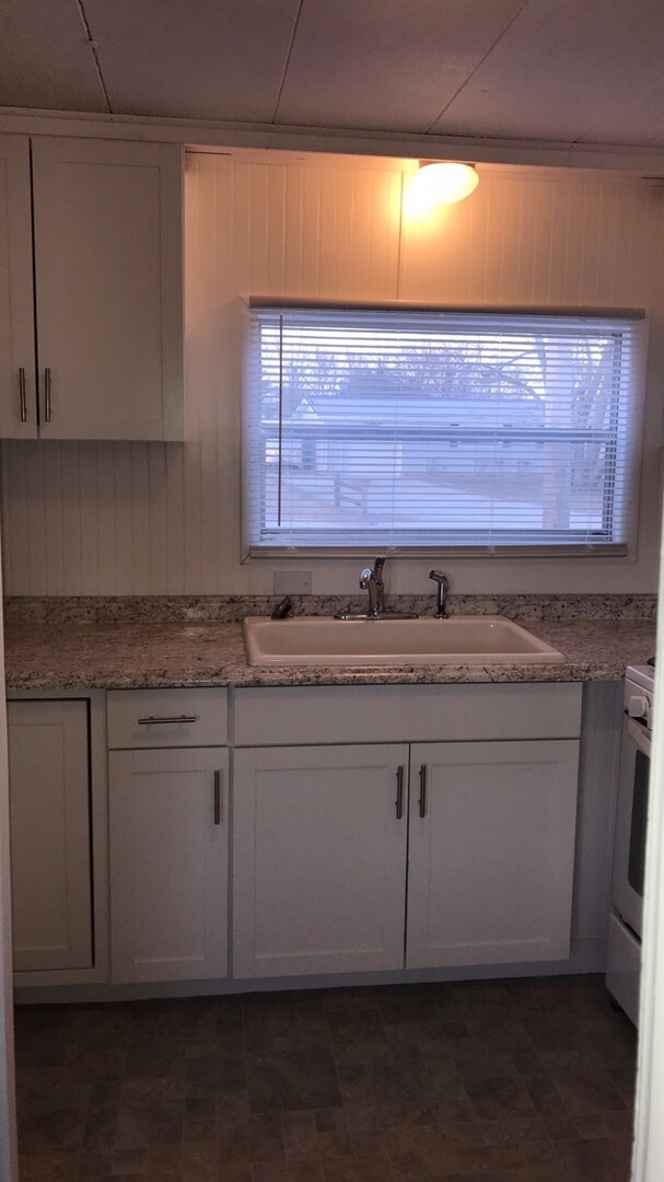 Nicely remodeled two bedroom one bath mobi... House House Rental in
