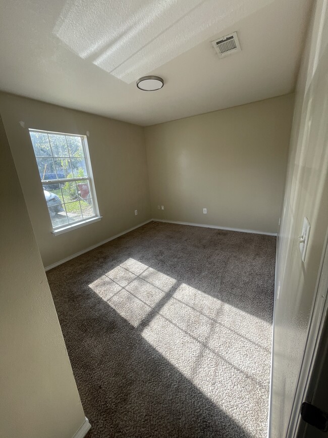 Building Photo - 867 S Brett St Unit 867