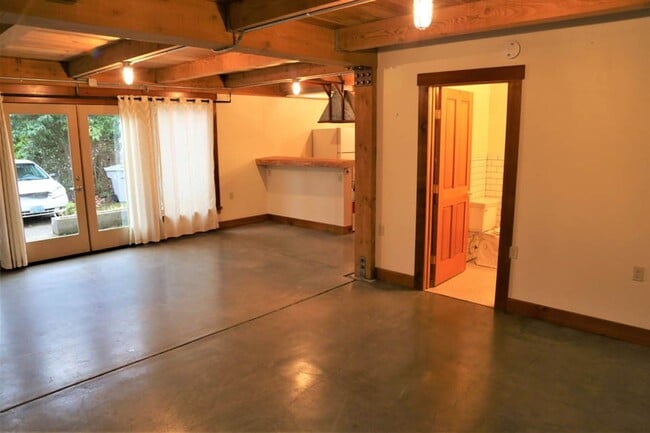 Building Photo - Extraordinary 2bed/2bath Loft in Historic Barn next door to Oregon State