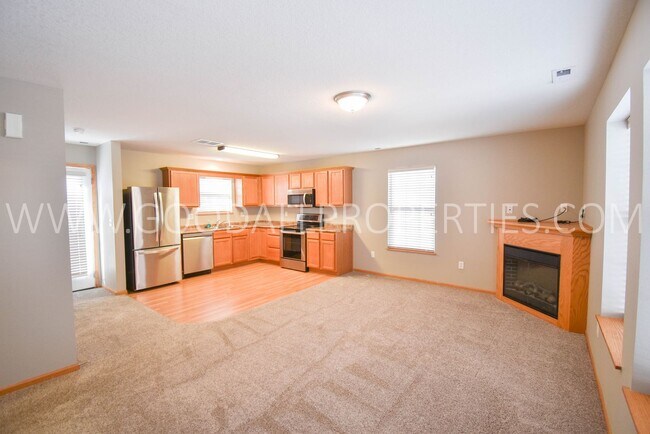 Photo - 2 bedroom, 2 bath Townhome with open floor...