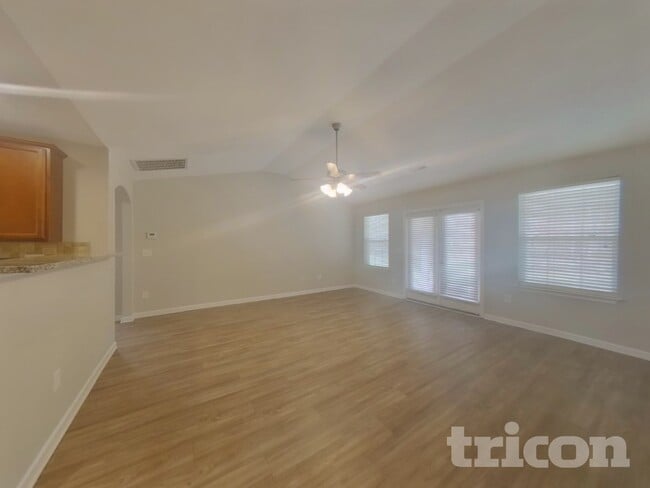Photo - 216 Fledgling Way