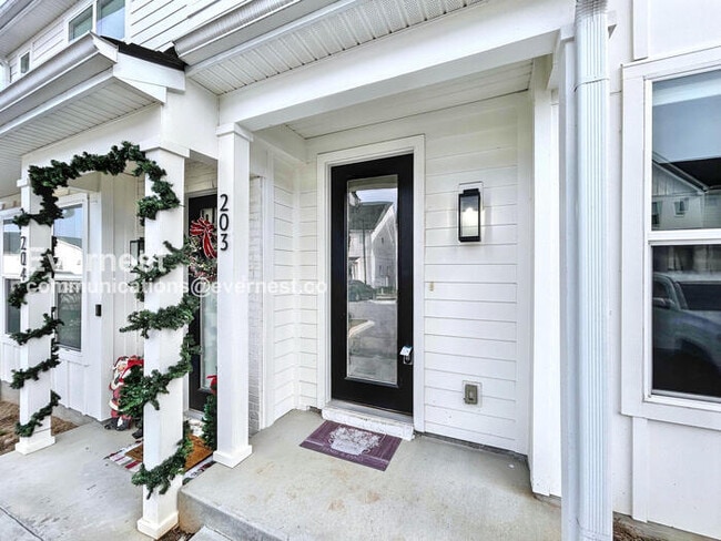 Photo - 203 Jeffries Wy