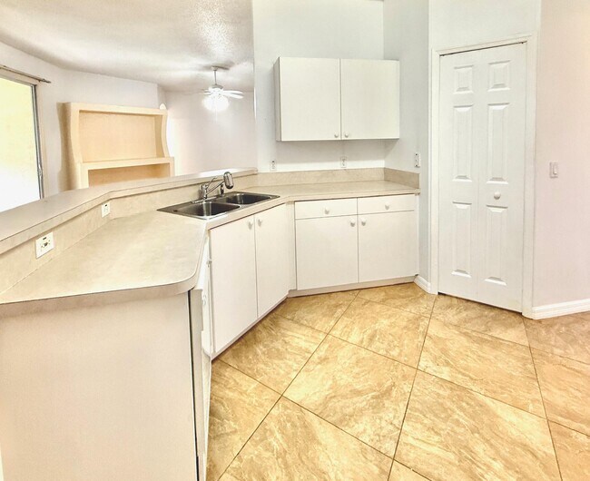 Photo - 332 SW Glenwood Dr