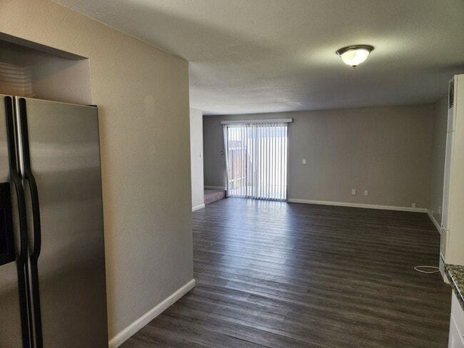 Photo - 2 Bedroom Townhouse With Great Freeway Access
