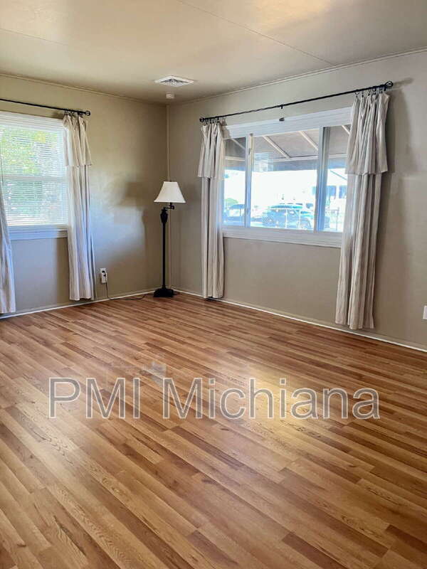 Photo - 519 Grand Blvd