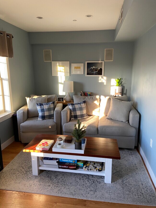 living room - 102 D St Unit 2