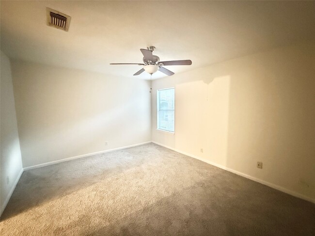 Building Photo - 8915 Emnora Ln