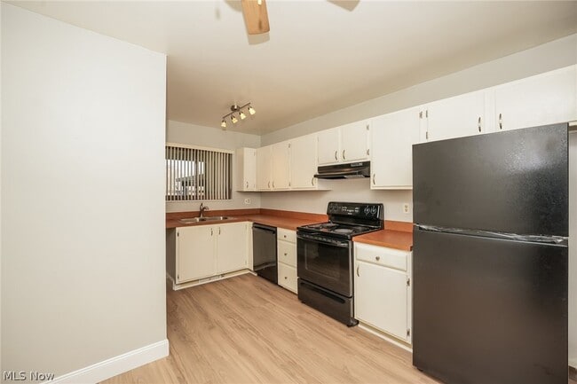 Photo - 9471 Madison Ln