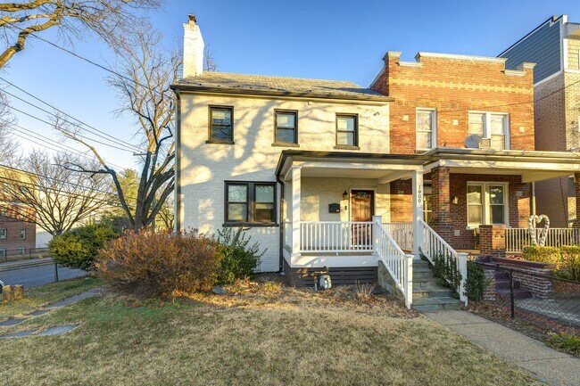 1900 Q St SE