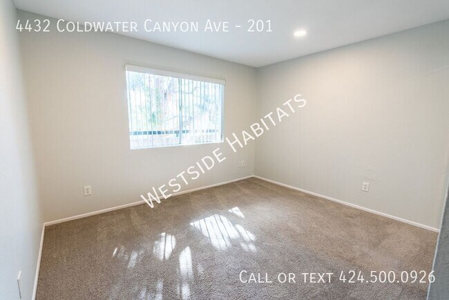 Photo - Gorgeous NEWLY RENOVATED apartment with a ... Unit 201