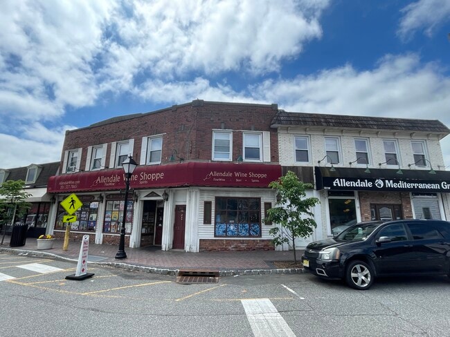 Building Photo - 101 W Allendale Ave Unit 1