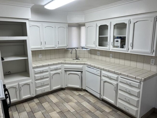 Photo - 2105 Vincent Ave