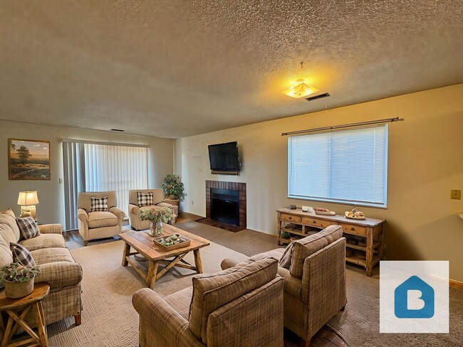 Building Photo - 6940 Peyote Way Unit B