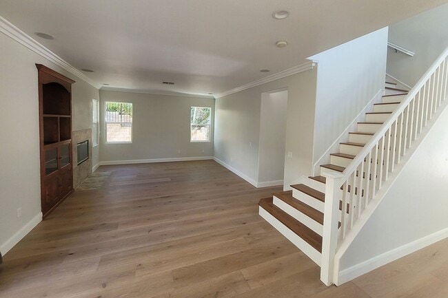 Photo - Wonderful 4+3 Bright-Sunny-Open in great Area!