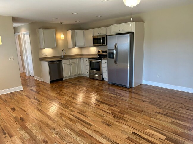 Downtown Morganton 3 Bedroom 2 Bath - Downtown Morganton 3 Bedroom 2 Bath Apartment Unit A103