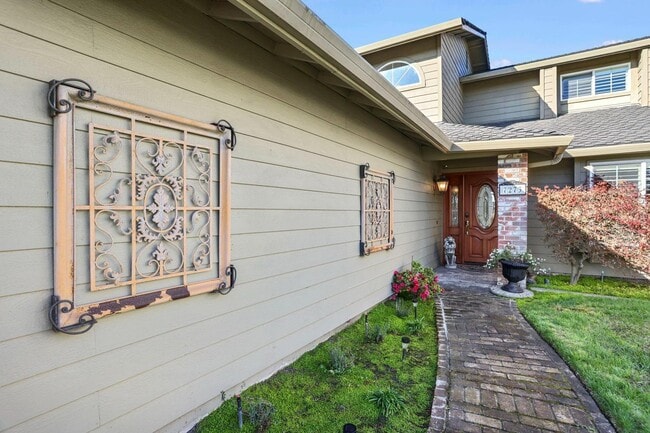 Photo - 7273 Shoreline Dr