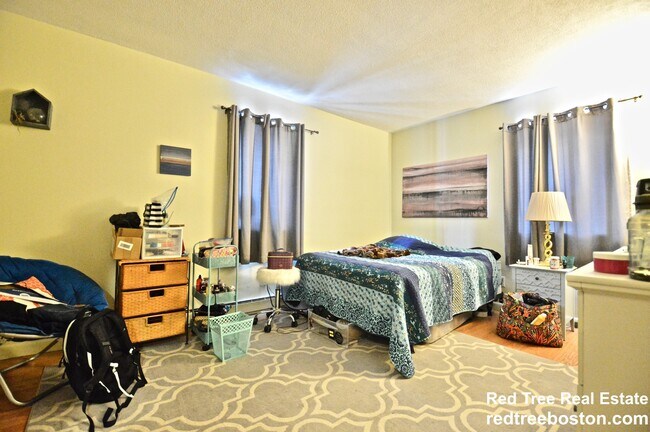 Photo - 10 Scottfield Rd Unit 4
