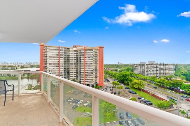 Building Photo - 1301 NE Miami Gardens Dr Unit 1025W