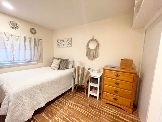 Photo - 378 E 8th St Unidad F