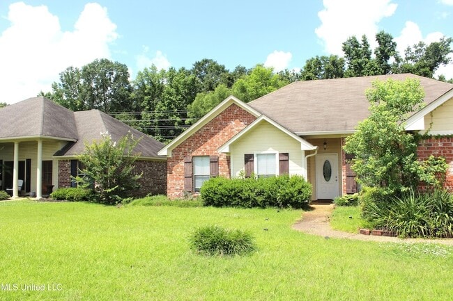 Photo - 900 Clubhouse Dr