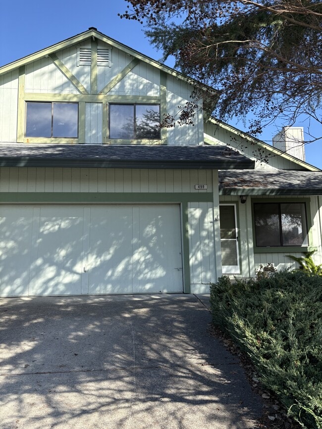 Photo - 499 Pollard Way