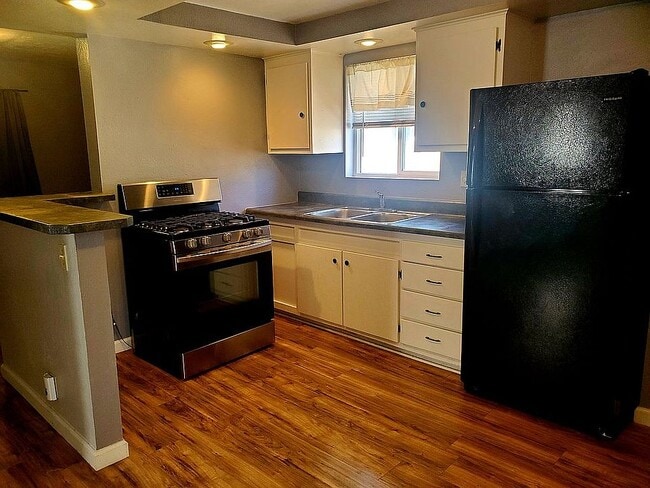 Photo - 630 3rd Ave W