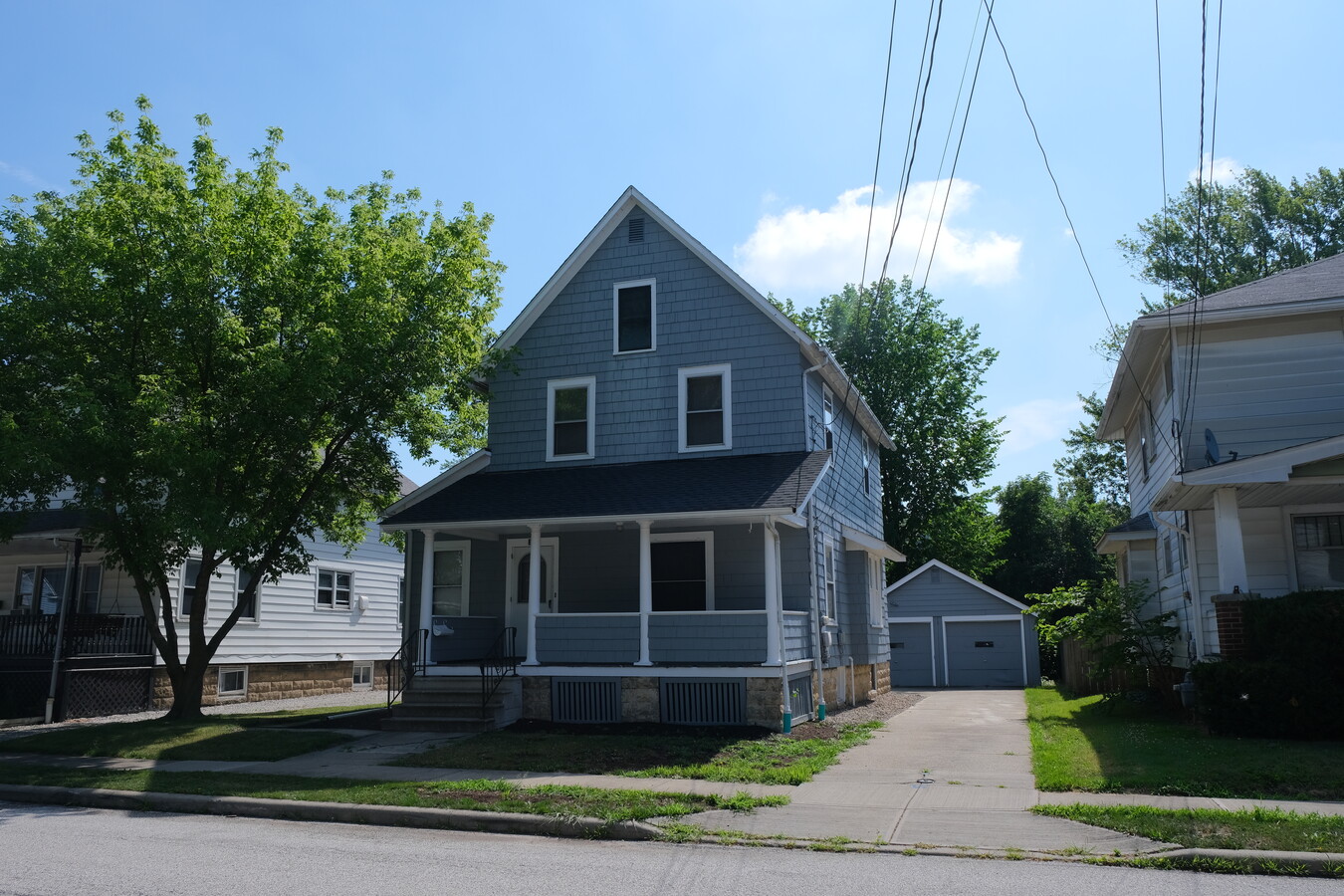 Photo - 300 Daisy Ave House