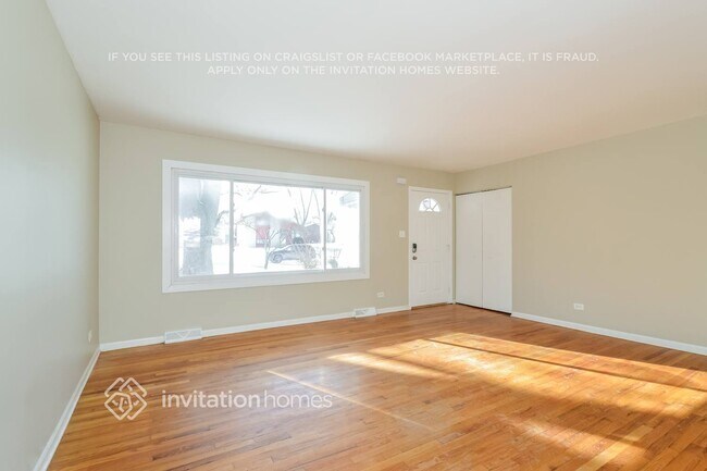 Photo - 724 W James St