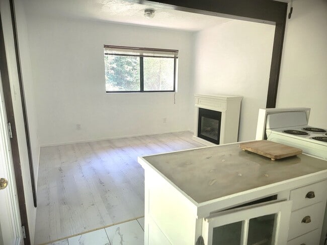 Photo - Newly renovated top floor apartment in Cas...