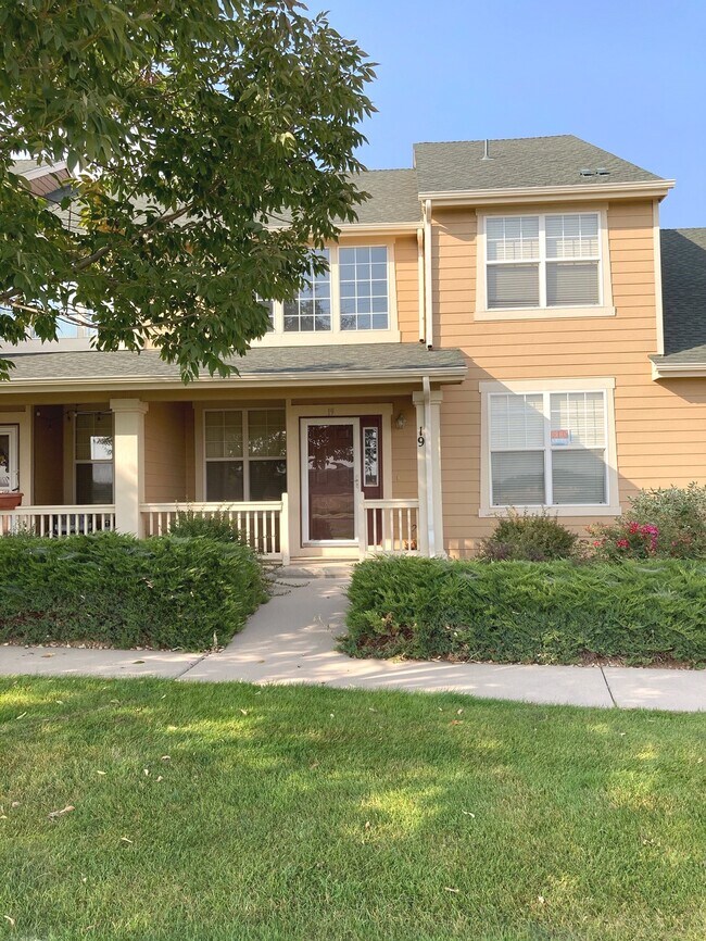 Lado de la curva 1 de 2 - 6806 W 3rd St Unidad 19