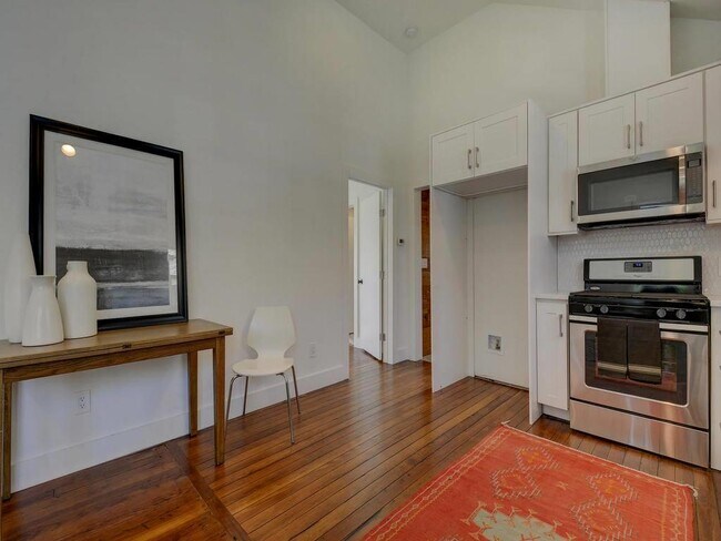 Photo - 66 1/2 Navasota St Unit B