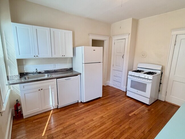 Building Photo - 42 Long Ave Unit 2 Rental