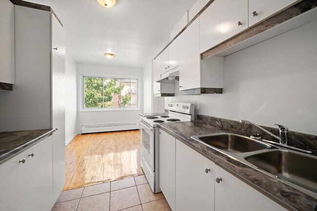 Photo - 2775 Av De Kent