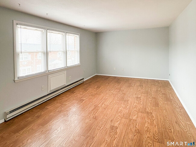 Building Photo - 53 Hiltbrand Rd Unit APT 3-10