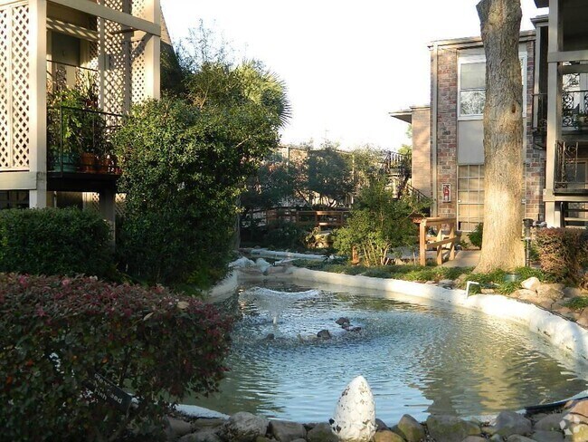 Building Photo - 5550 N Braeswood Blvd Unit 27 Rental